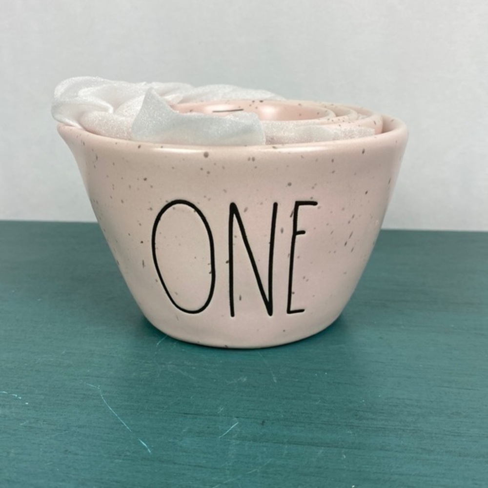 NWT Rae dunn pink speckled measuring cups